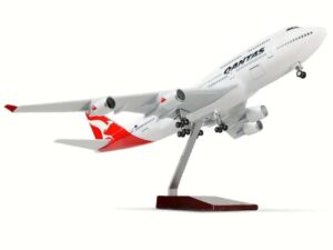 QUANTAS Boeing 747 Collector Desk Model Airplane 18