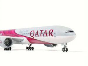 QATAR Boeing 777-300ER Collector Desk Model Airplane 18